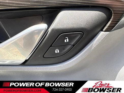 Used 2022 GMC Terrain SLE w/ LPO, Floor Liner Package AWD/4WD image 13