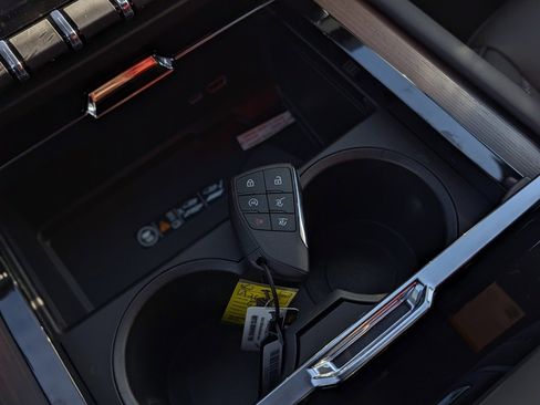 New 2026 GMC Yukon XL Denali image 28