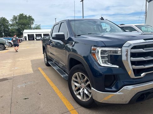 Used 2022 GMC Sierra 1500 SLE w/ X31 Off-Road Package AWD/4WD image 2