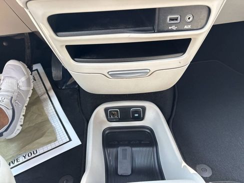 Used 2017 Chrysler Pacifica Touring image 20