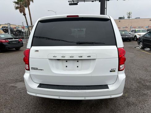 Used 2016 Dodge Grand Caravan SXT w/ Rear Park Assist Package FWD image 5