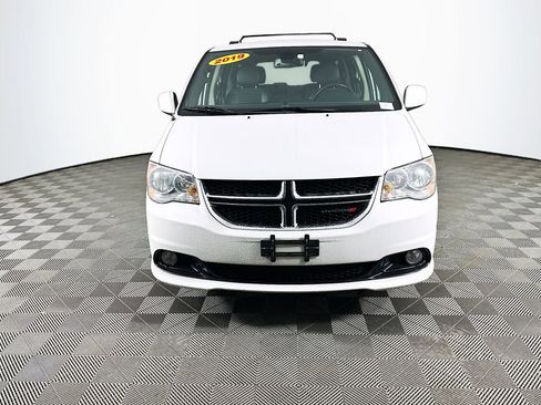 Certified 2019 Dodge Grand Caravan SXT image 4