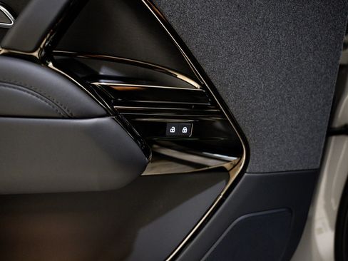 Used 2025 Land Rover Range Rover Sport Dynamic SE image 37