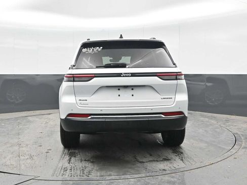 Used 2023 Jeep Grand Cherokee Laredo AWD/4WD image 11