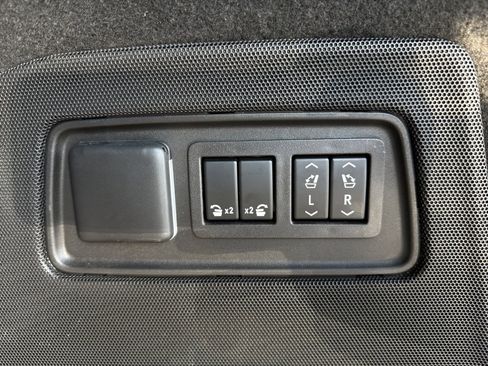 Used 2023 Cadillac Escalade Sport w/ LPO, ONYX Package image 11