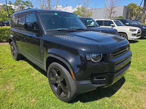 Used 2024 Land Rover Defender 110 S image 8