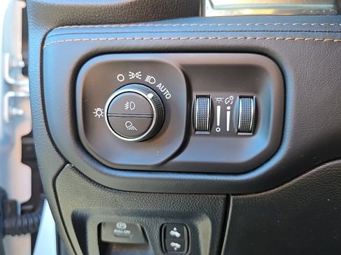 Used 2023 RAM 1500 Limited w/ Trailer Tow Group image 19