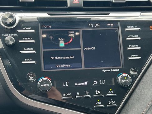 Used 2020 Toyota Camry XLE image 30