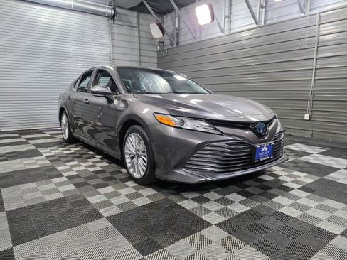 Used 2019 Toyota Camry XLE image 4