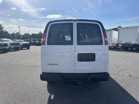 New 2026 Chevrolet Express 2500 Extended w/ Driver Convenience Package RWD image 9