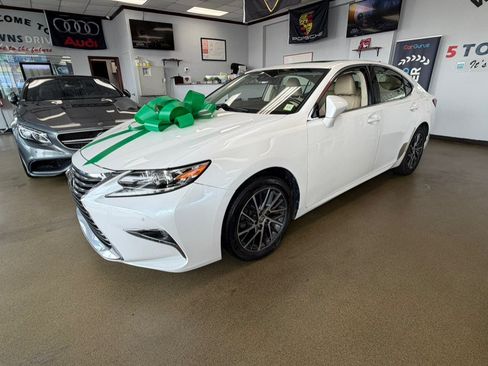 Used 2017 Lexus ES 350 w/ Luxury Package FWD image 6