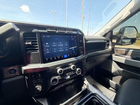 Used 2024 Ford F250 Lariat w/ FX4 Off-Road Package AWD/4WD image 34