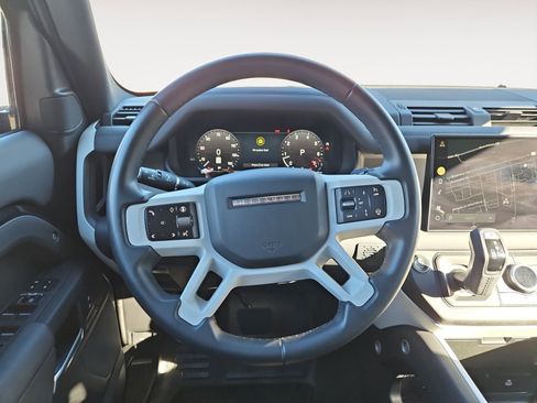Used 2025 Land Rover Defender 110 S image 12