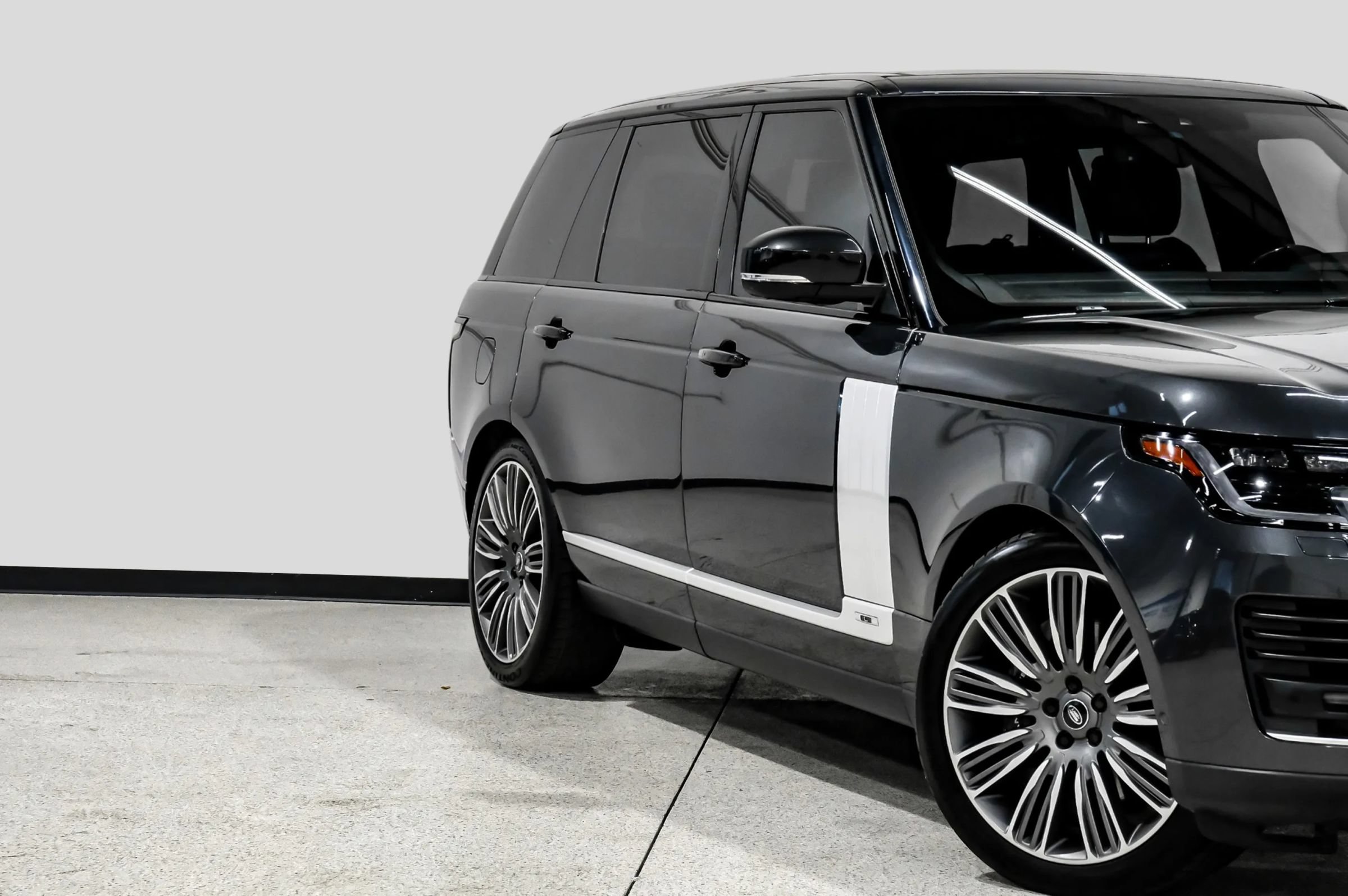 Used 2019 Land Rover Range Rover Long Wheelbase Supercharged AWD/4WD image 12