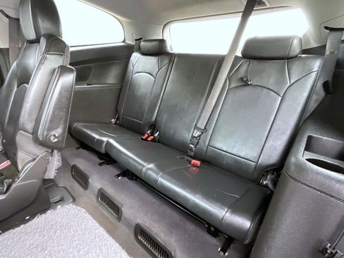 Used 2011 Chevrolet Traverse LT w/ Personal Connectivity Package image 18