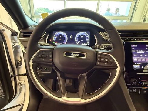 Used 2024 Jeep Grand Cherokee L Altitude AWD/4WD image 37