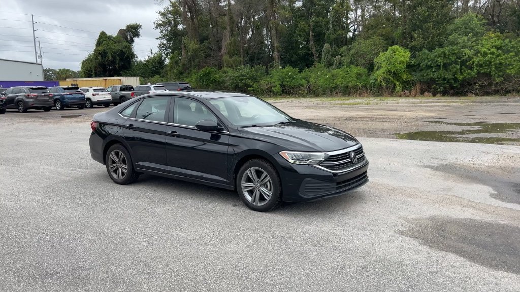 Used 2024 Volkswagen Jetta SE FWD image 2
