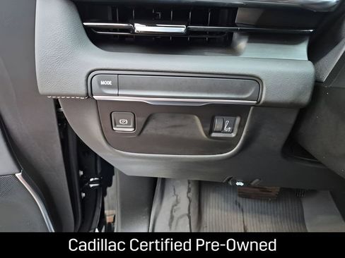 Certified 2023 Cadillac Escalade ESV Luxury RWD image 34