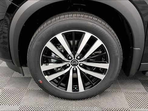 New 2025 Nissan Pathfinder Platinum w/ Lighting Package (N93) AWD/4WD image 11