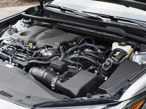Used 2026 Toyota Camry SE w/ Multimedia Upgrade Package FWD image 19
