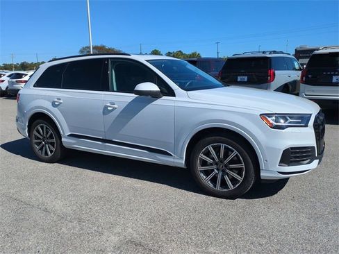 Used 2023 Audi Q7 Premium Plus image 2