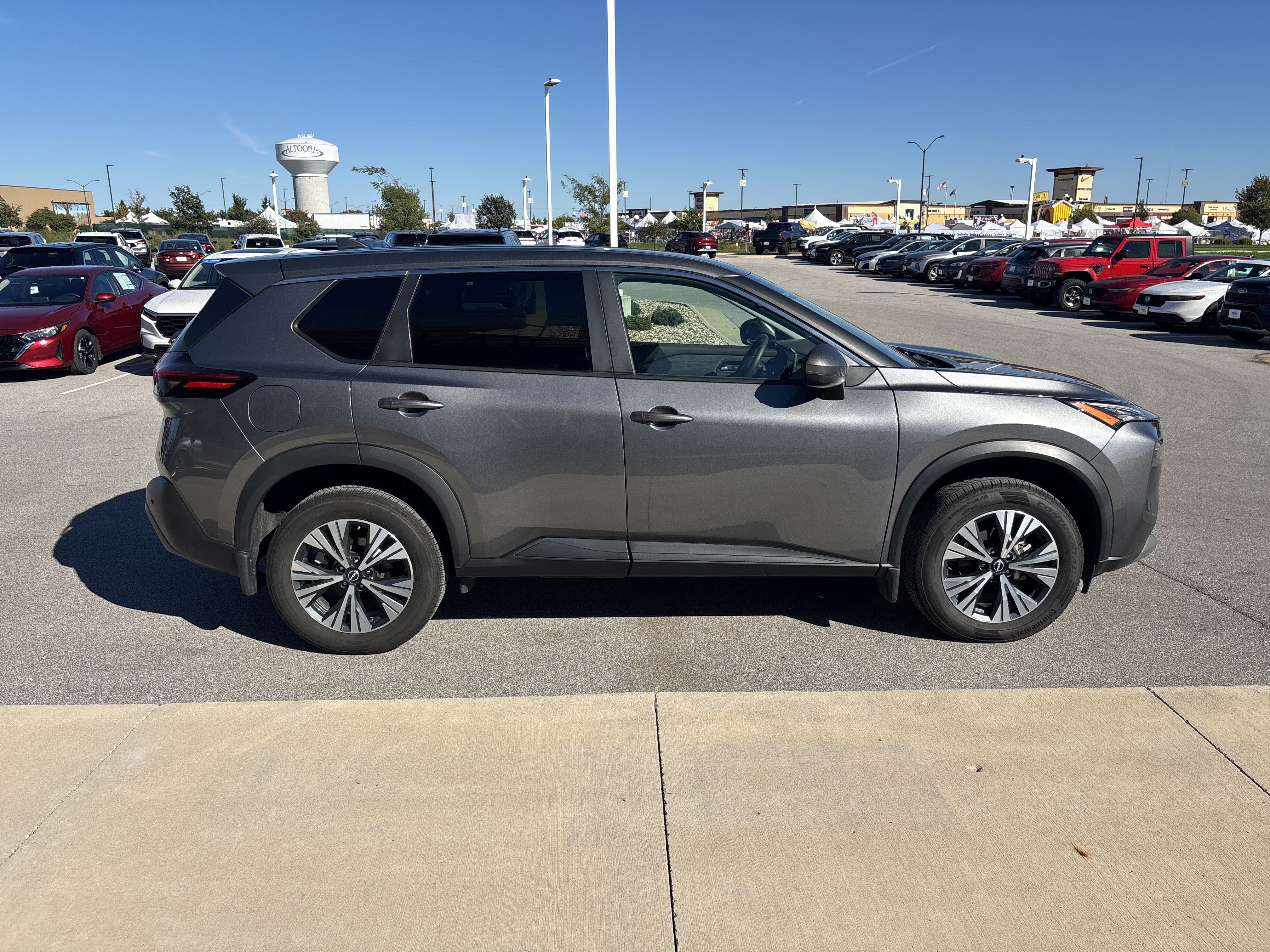 Used 2022 Nissan Rogue SV AWD/4WD image 6