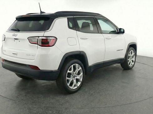 Used 2025 Jeep Compass Latitude AWD/4WD image 9