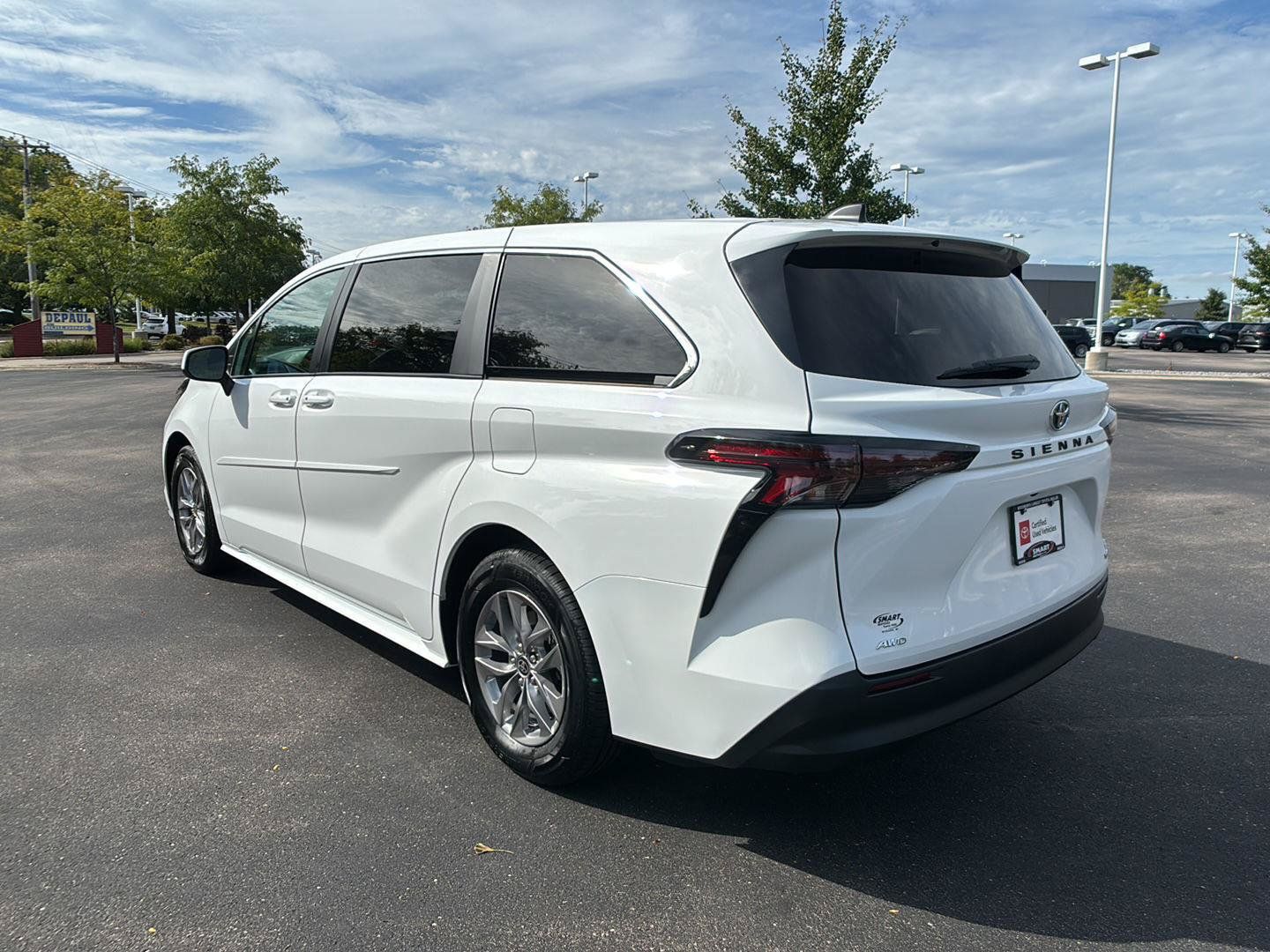 Used 2024 Toyota Sienna LE AWD/4WD image 15