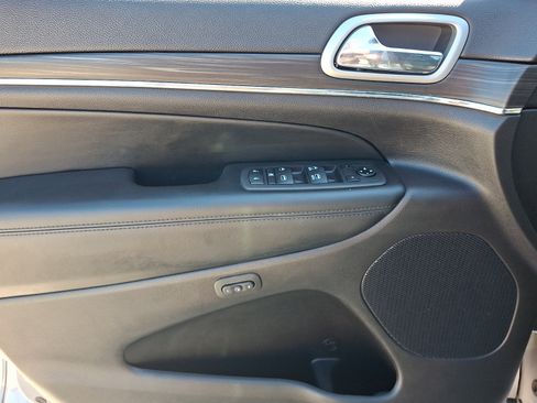 Used 2021 Jeep Grand Cherokee Limited AWD/4WD image 15