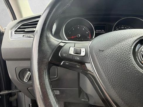 Used 2018 Volkswagen Tiguan SE FWD image 15