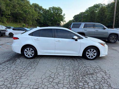Used 2020 Toyota Corolla LE FWD image 4