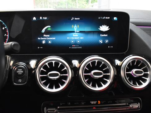 Used 2021 Mercedes-Benz GLA 250 4MATIC w/ AMG Line Exterior image 34