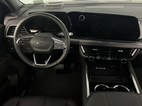 Used 2025 Chevrolet Suburban RST image 15