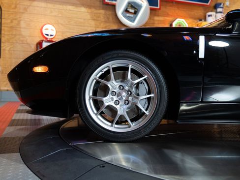 Used 2006 Ford GT RWD image 17