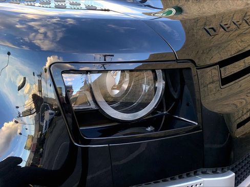 Used 2024 Land Rover Defender 110 SE image 26