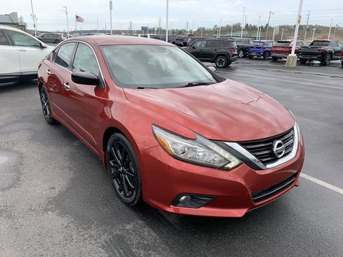 Used 2017 Nissan Altima 2.5 SR w/ Midnight Edition Package FWD image 1