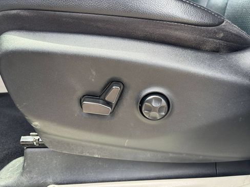 Used 2022 Chrysler Pacifica Touring-L FWD image 22