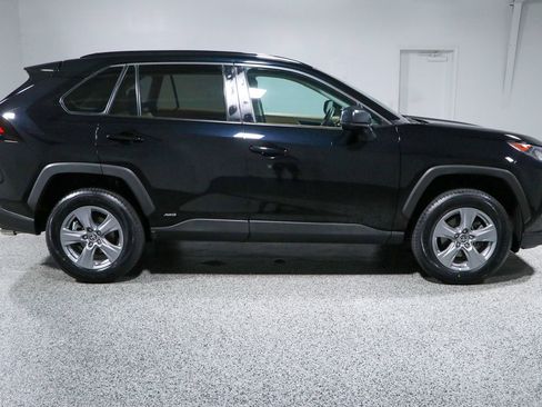 Used 2022 Toyota RAV4 LE AWD/4WD image 6