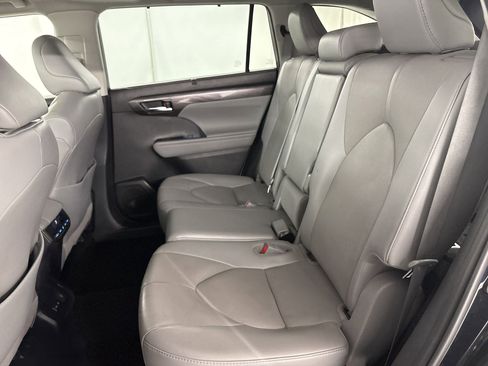 Used 2022 Toyota Highlander Limited AWD/4WD image 27