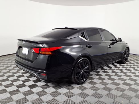 Used 2022 Nissan Altima 2.5 SR w/ Midnight Edition Package FWD image 4
