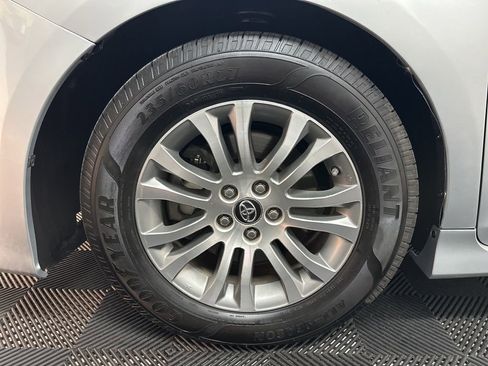 Used 2019 Toyota Sienna XLE image 38