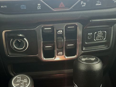 Used 2025 Jeep Wrangler Sahara w/ Safety Group image 25