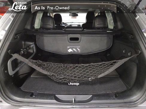 Used 2017 Jeep Cherokee Overland image 36