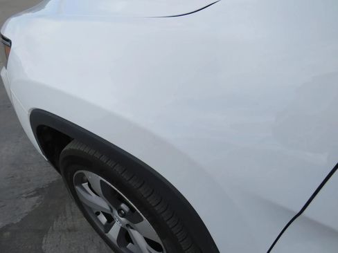 Used 2020 Jeep Cherokee Limited image 27