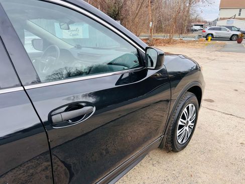 Used 2017 Nissan Rogue S image 6