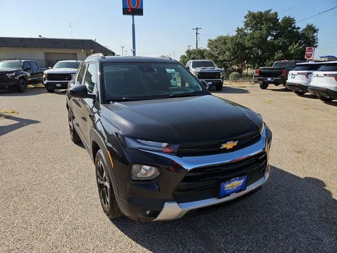 Used 2023 Chevrolet TrailBlazer LT w/ Convenience Package AWD/4WD image 2