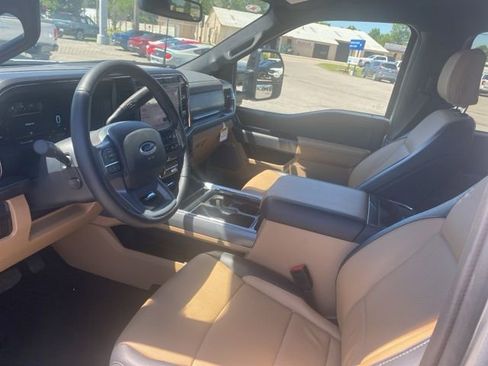 Used 2024 Ford F250 Lariat w/ Sport Appearance Package AWD/4WD image 16