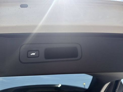 Used 2025 Honda Pilot Touring image 23