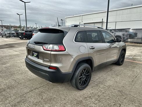 Used 2019 Jeep Cherokee Latitude w/ Popular Appearance Group image 11
