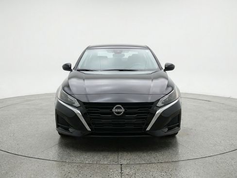 Used 2025 Nissan Altima 2.5 SV image 2